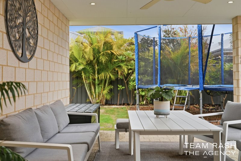 Photo - 19 Featherleaf Elbow , Banksia Grove WA 6031 - Image 20