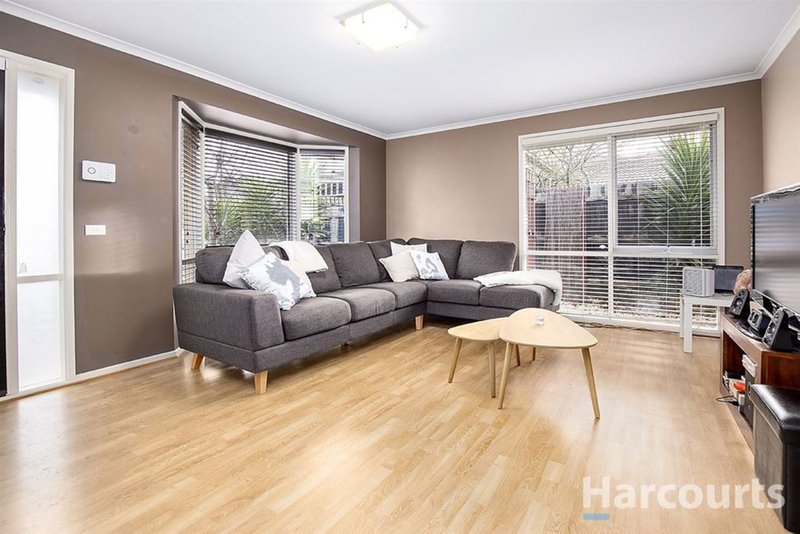 Photo - 19 Fernlea Avenue, Rowville VIC 3178 - Image 2