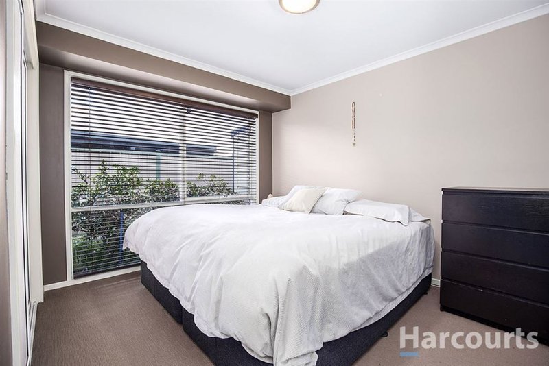 Photo - 19 Fernlea Avenue, Rowville VIC 3178 - Image 6