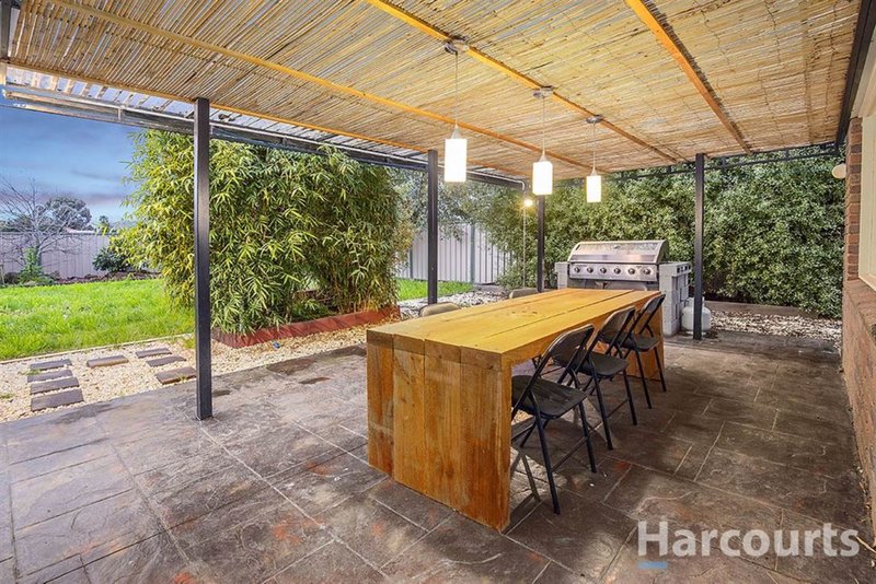 Photo - 19 Fernlea Avenue, Rowville VIC 3178 - Image 9