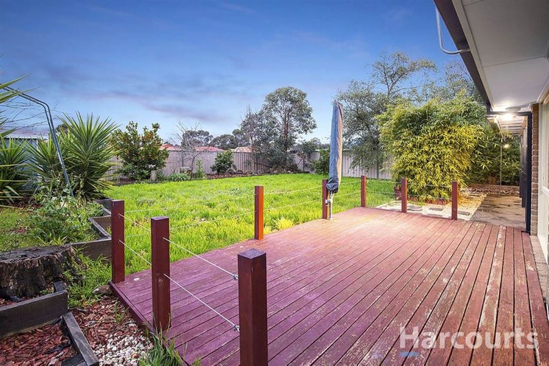 Photo - 19 Fernlea Avenue, Rowville VIC 3178 - Image 11