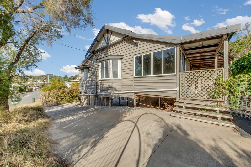 Photo - 19 Fisher Street, West Gladstone QLD 4680 - Image 2