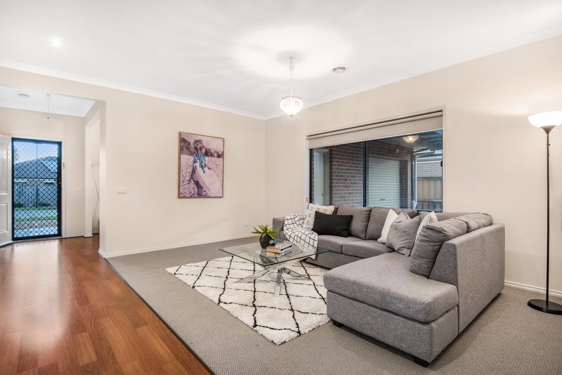 Photo - 19 Flametree Circuit, Cranbourne VIC 3977 - Image 2