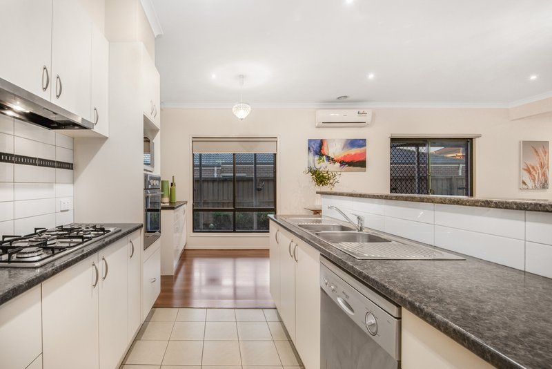 Photo - 19 Flametree Circuit, Cranbourne VIC 3977 - Image 3