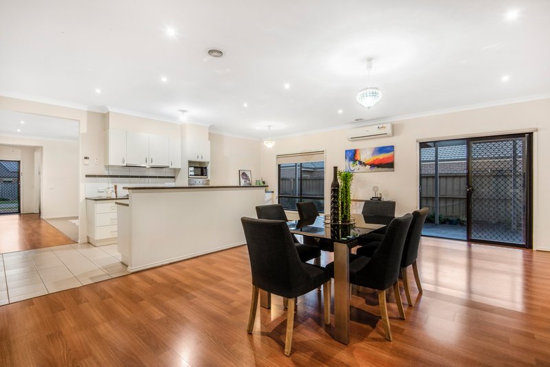 Photo - 19 Flametree Circuit, Cranbourne VIC 3977 - Image 4