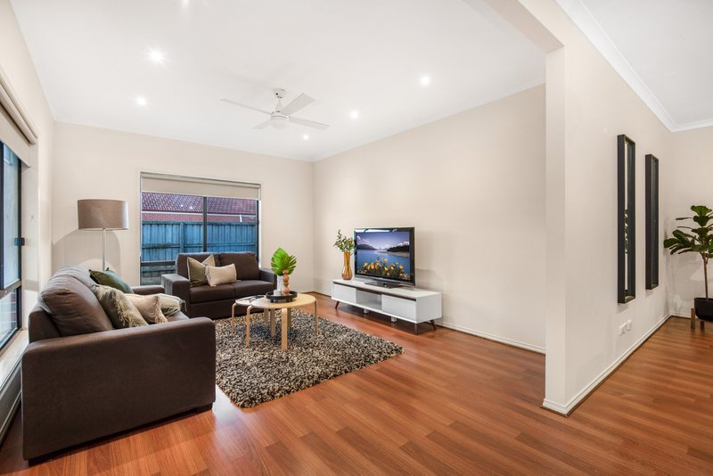 Photo - 19 Flametree Circuit, Cranbourne VIC 3977 - Image 5