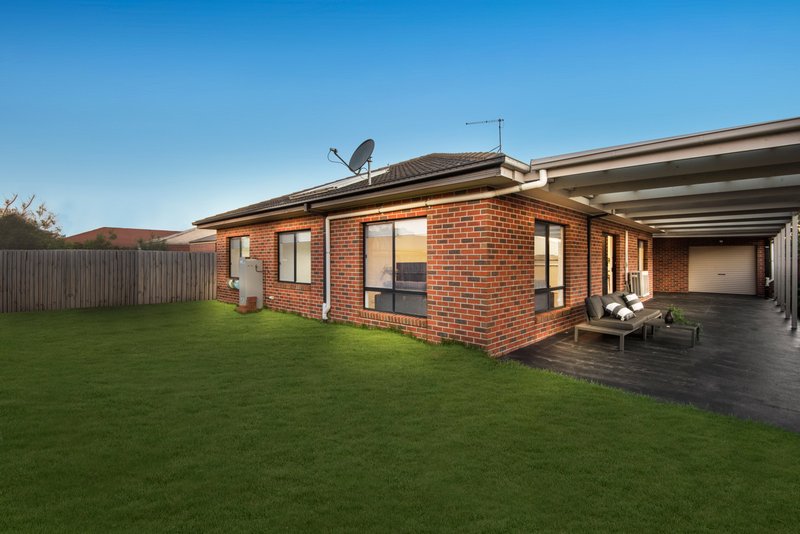 Photo - 19 Flametree Circuit, Cranbourne VIC 3977 - Image 12