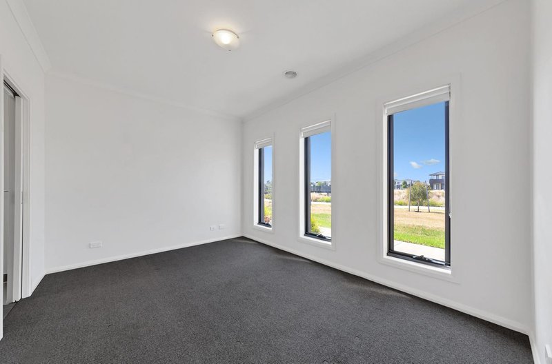 Photo - 19 Fox Walk, Truganina VIC 3029 - Image 12