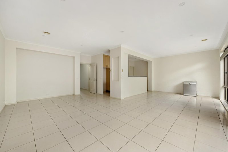 Photo - 19 Frances Burke Street, Gungahlin ACT 2912 - Image 5