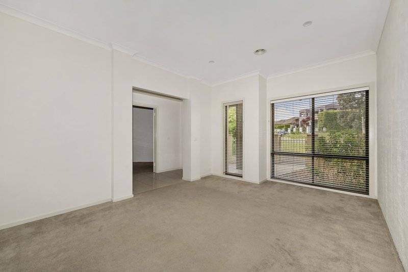 Photo - 19 Frances Burke Street, Gungahlin ACT 2912 - Image 9