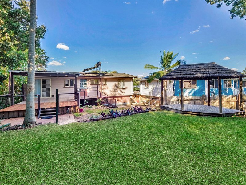 Photo - 19 Franciscea Street, Everton Hills QLD 4053 - Image 11
