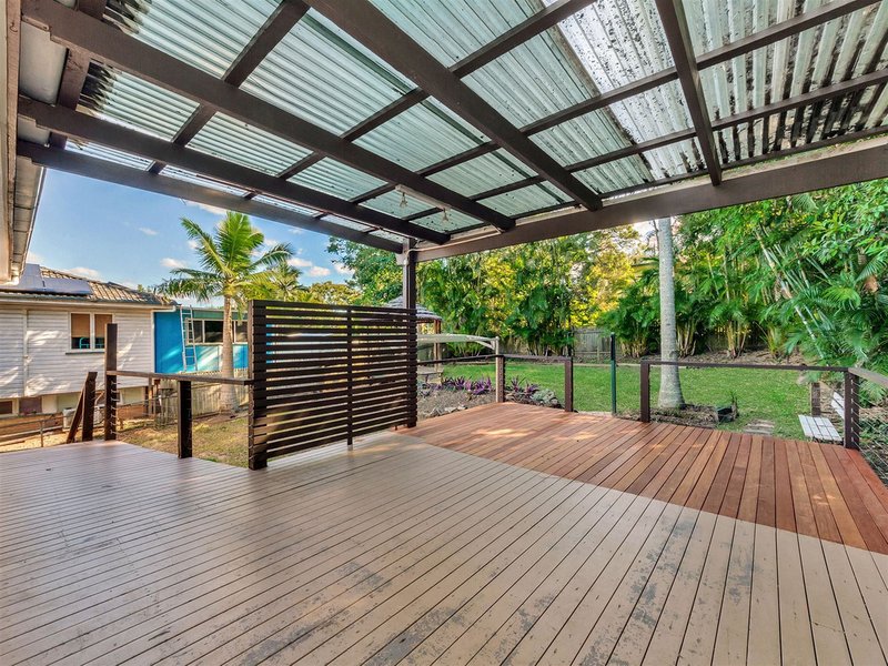 Photo - 19 Franciscea Street, Everton Hills QLD 4053 - Image 12