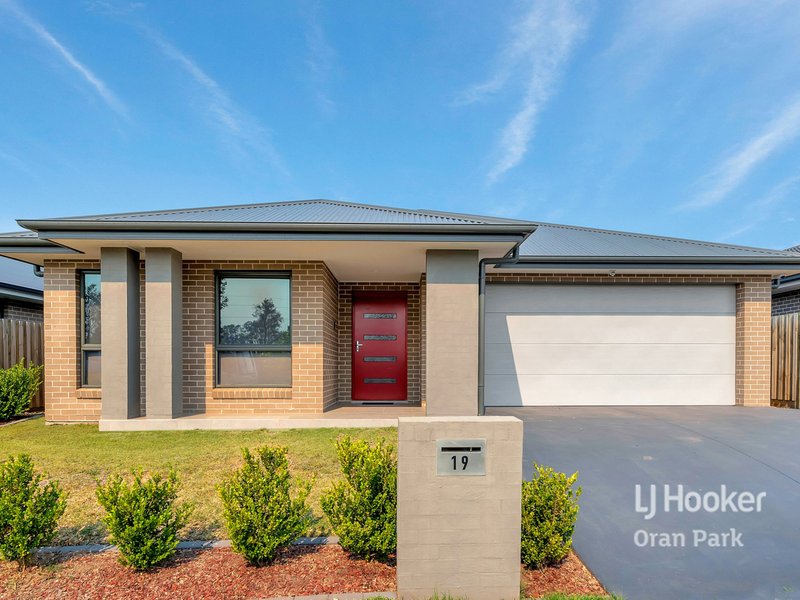 19 Franklin Grove, Oran Park NSW 2570