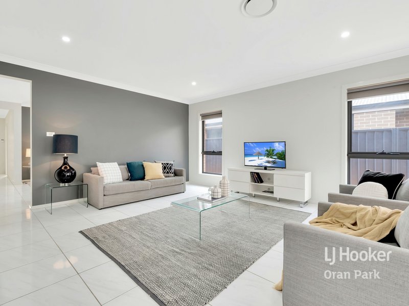 Photo - 19 Franklin Grove, Oran Park NSW 2570 - Image 5