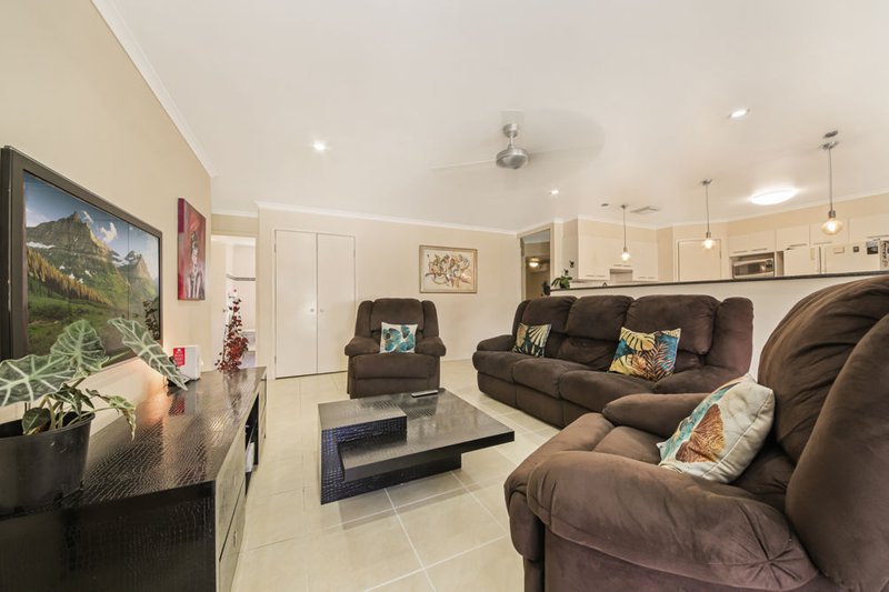 Photo - 19 Franzin Drive, Cashmere QLD 4500 - Image 5