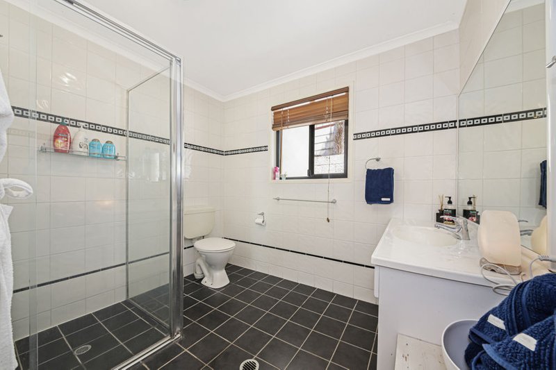 Photo - 19 Franzin Drive, Cashmere QLD 4500 - Image 17