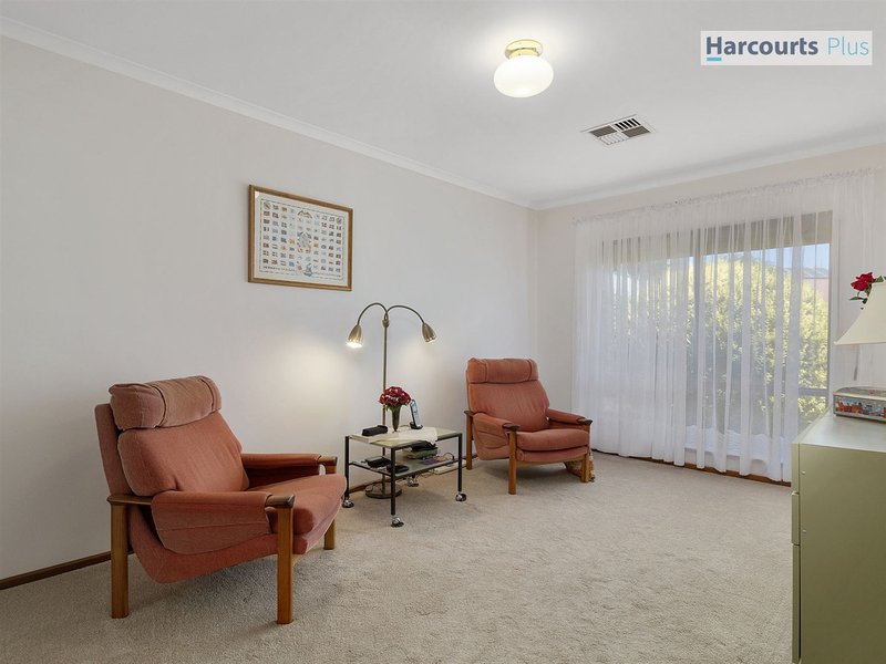 Photo - 19 Freya Avenue, Hallett Cove SA 5158 - Image 12