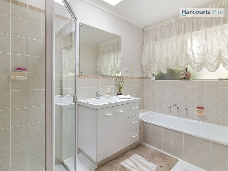 Photo - 19 Freya Avenue, Hallett Cove SA 5158 - Image 13