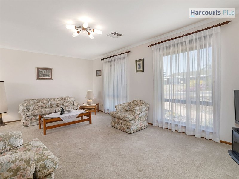 Photo - 19 Freya Avenue, Hallett Cove SA 5158 - Image 15