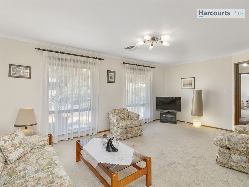 Photo - 19 Freya Avenue, Hallett Cove SA 5158 - Image 16