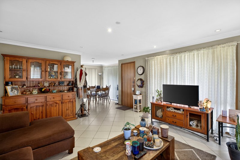 Photo - 1/9 Fuchsia Crescent, Macquarie Fields NSW 2564 - Image 6