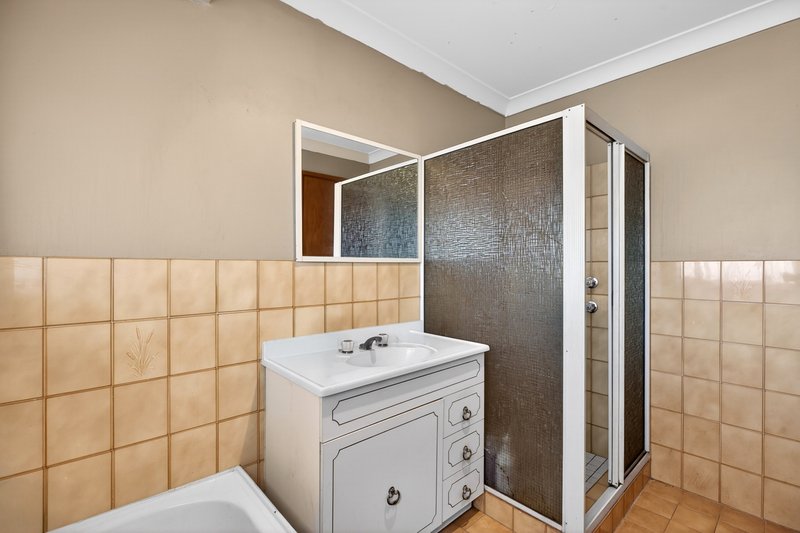 Photo - 1/9 Fuchsia Crescent, Macquarie Fields NSW 2564 - Image 9