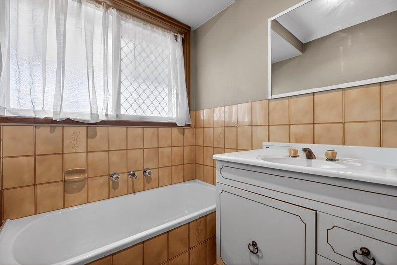 Photo - 1/9 Fuchsia Crescent, Macquarie Fields NSW 2564 - Image 10