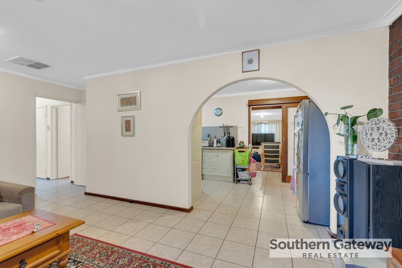 Photo - 19 Galliers Avenue, Armadale WA 6112 - Image 2