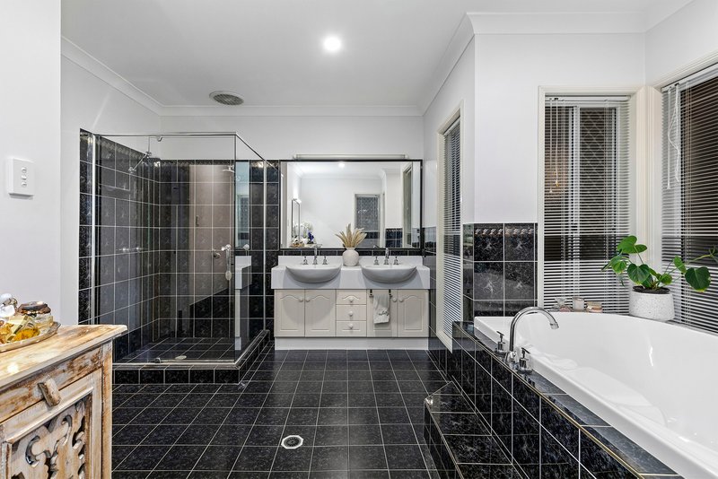 Photo - 19 Gamma Place, Bridgeman Downs QLD 4035 - Image 13