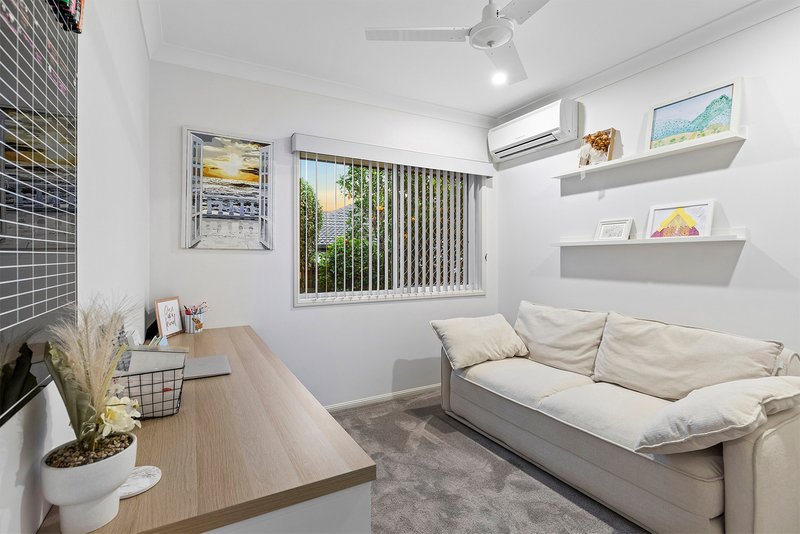 Photo - 19 Gamma Place, Bridgeman Downs QLD 4035 - Image 16
