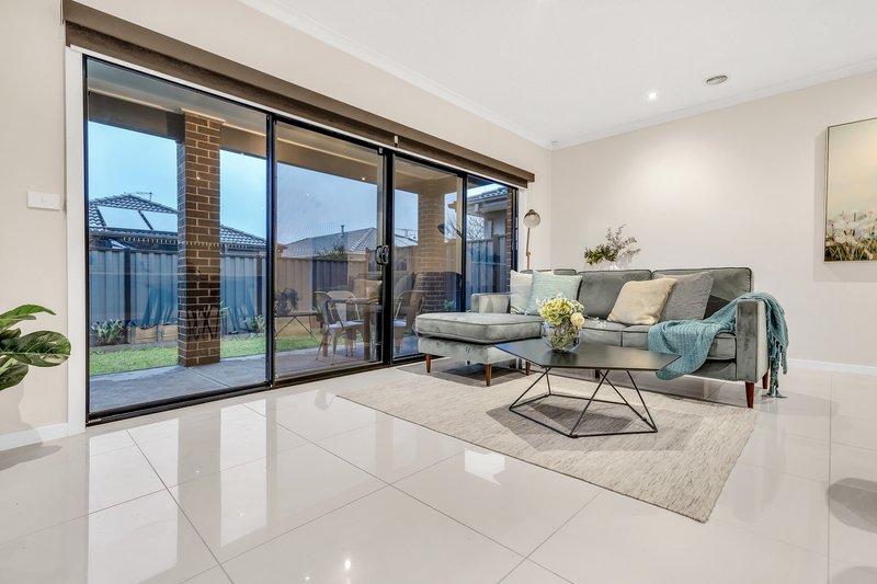 Photo - 19 Gateshead Street, Craigieburn VIC 3064 - Image 11