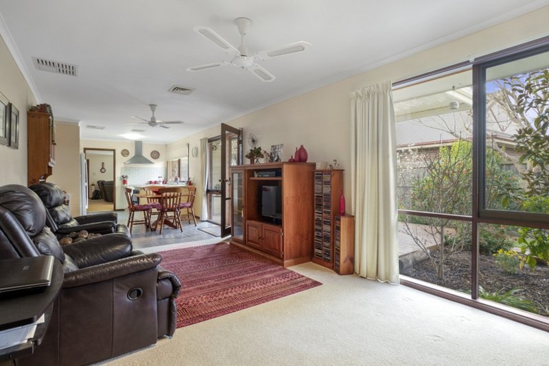 Photo - 19 Gaye Court, Hoppers Crossing VIC 3029 - Image 12