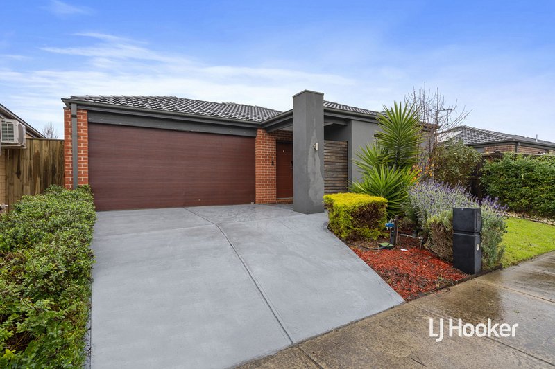 Photo - 19 Geraldton Road, Point Cook VIC 3030 - Image 2