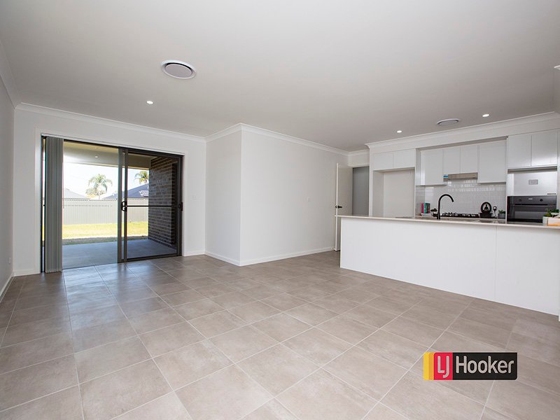 Photo - 19 Gilbert Drive, Westdale NSW 2340 - Image 3