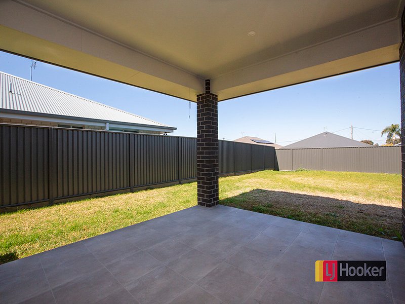 Photo - 19 Gilbert Drive, Westdale NSW 2340 - Image 13