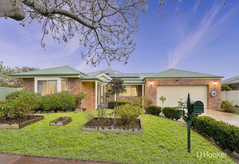 19 Glastonbury Circuit, Point Cook VIC 3030