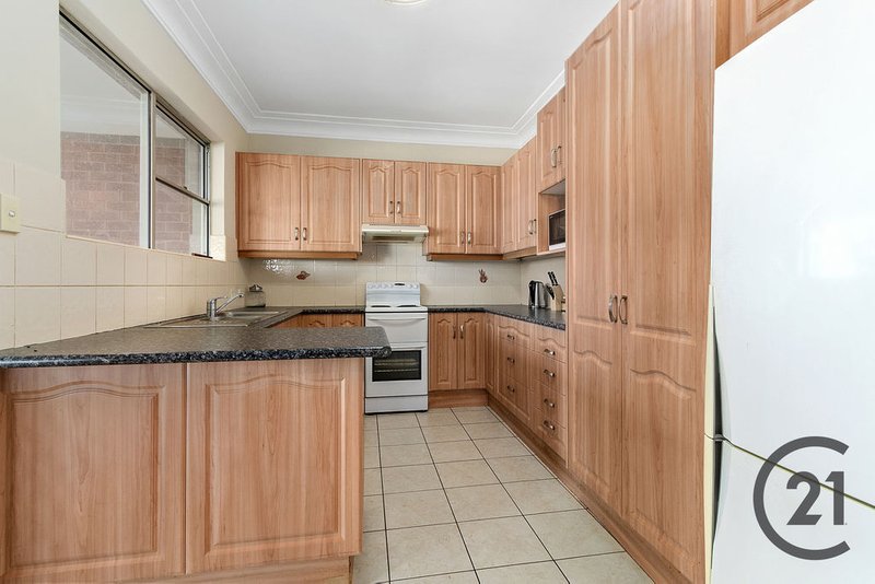 Photo - 19 Glenfield Road, Glenfield NSW 2167 - Image 4