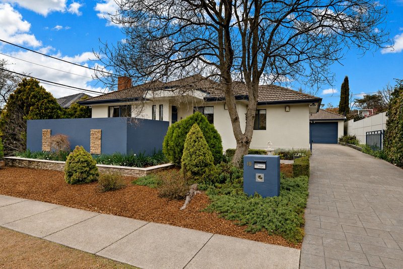 Photo - 19 Gormanston Crescent, Deakin ACT 2600 - Image 1