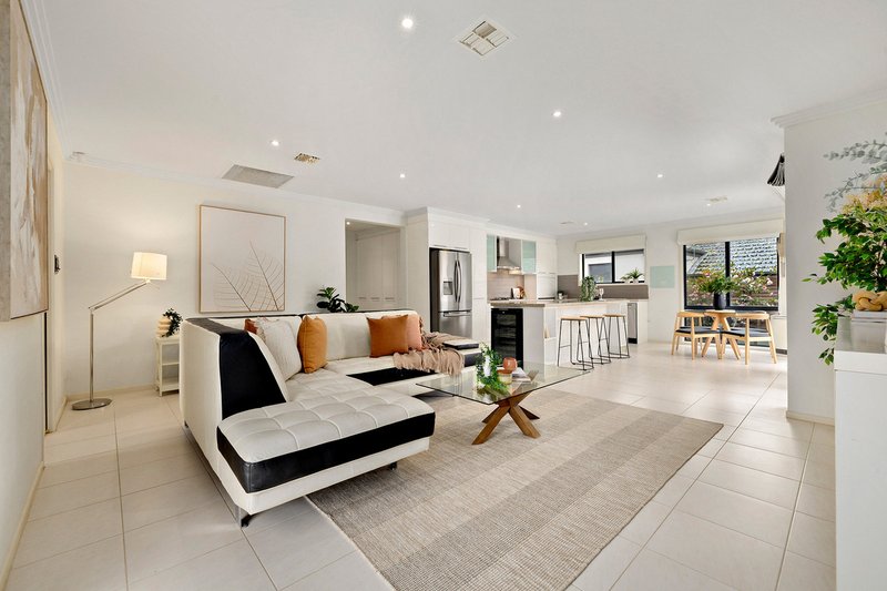 Photo - 19 Gormanston Crescent, Deakin ACT 2600 - Image 6