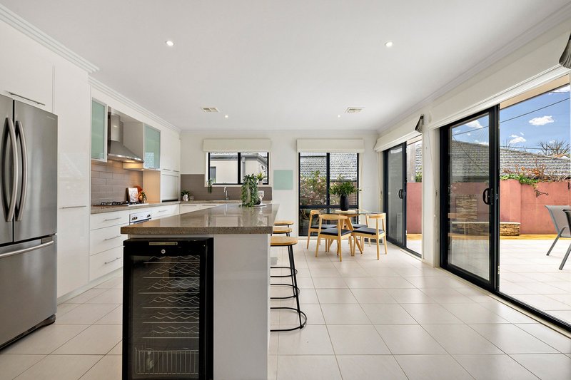 Photo - 19 Gormanston Crescent, Deakin ACT 2600 - Image 7