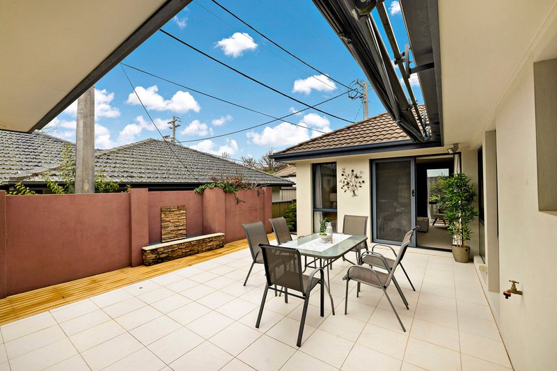 Photo - 19 Gormanston Crescent, Deakin ACT 2600 - Image 9