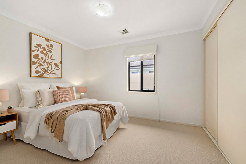 Photo - 19 Gormanston Crescent, Deakin ACT 2600 - Image 13