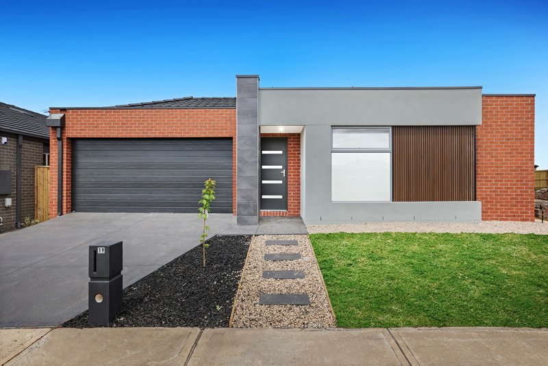 19 Graded Street, Manor Lakes VIC 3024