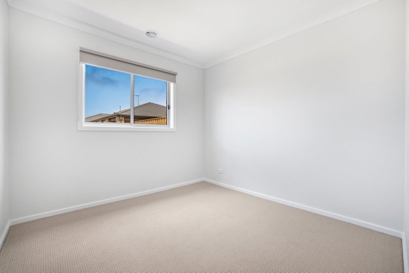 Photo - 19 Graded Street, Manor Lakes VIC 3024 - Image 12