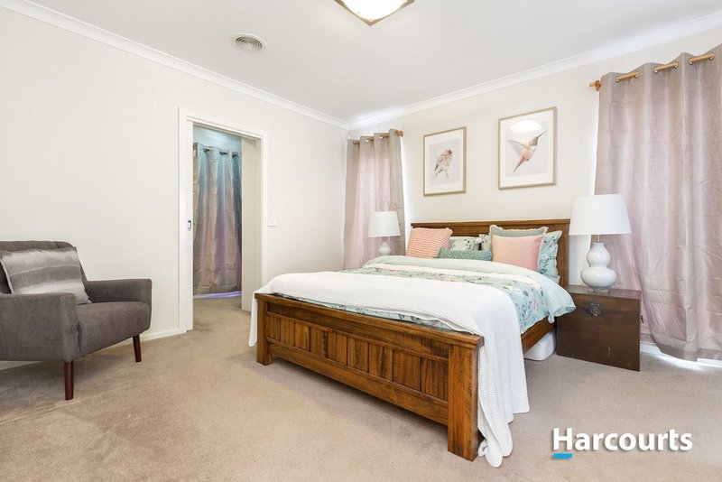 Photo - 19 Grand Manor Drive, Berwick VIC 3806 - Image 6