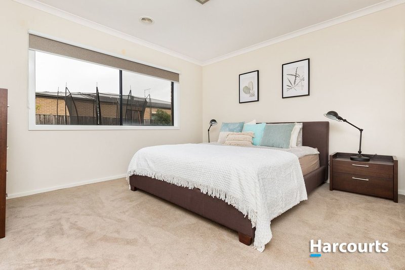 Photo - 19 Grand Manor Drive, Berwick VIC 3806 - Image 8