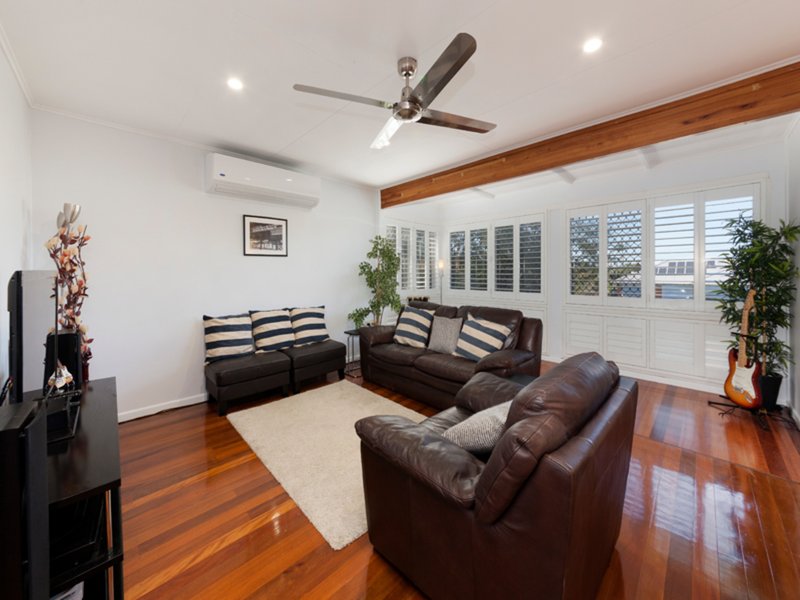 Photo - 19 Greggor Street, Wynnum West QLD 4178 - Image 3