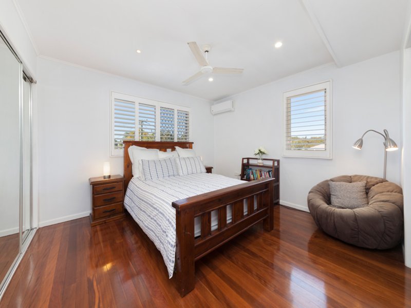 Photo - 19 Greggor Street, Wynnum West QLD 4178 - Image 5