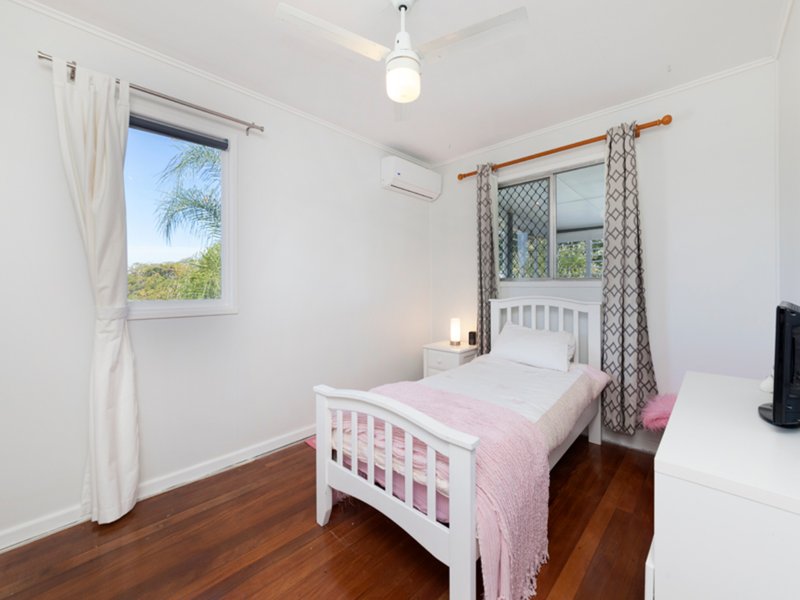 Photo - 19 Greggor Street, Wynnum West QLD 4178 - Image 6