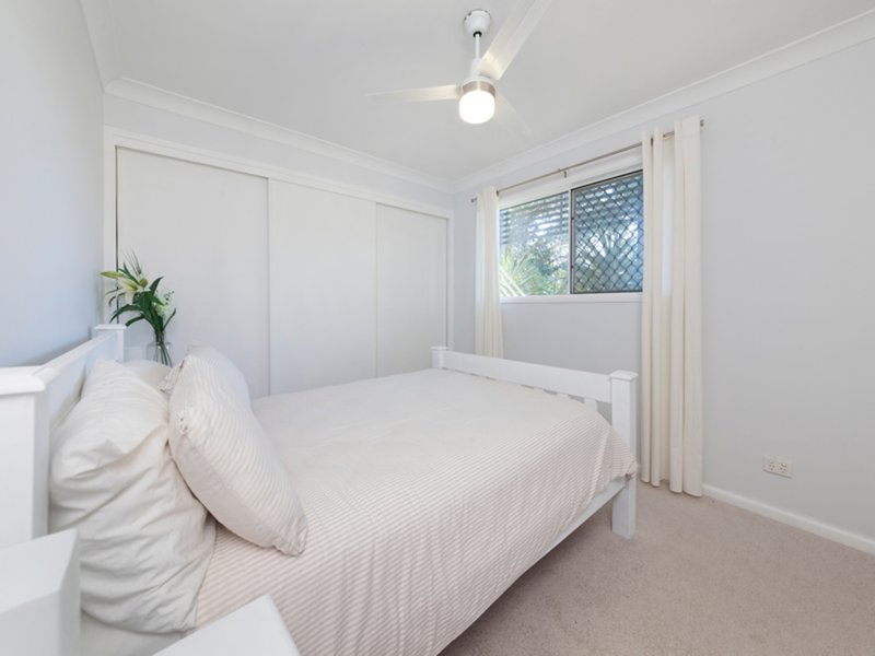 Photo - 19 Greggor Street, Wynnum West QLD 4178 - Image 7